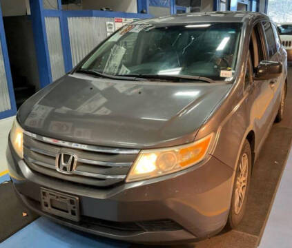 2013 Honda Odyssey for sale at CLEAR CHOICE AUTOMOTIVE in Milwaukie OR