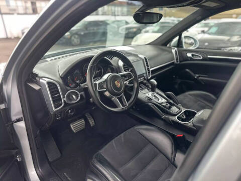 2017 Porsche Cayenne Platinum Edition