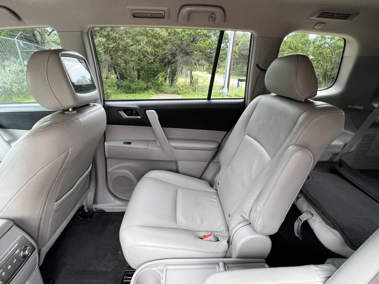 Used Car 2013 Toyota Highlander  Plus 4dr Suv (2.7l L4) For Sale Under $12,000 In Austin, Texas