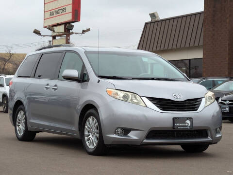 2014 Toyota Sienna XLE 7-Passenger Auto Access Seat