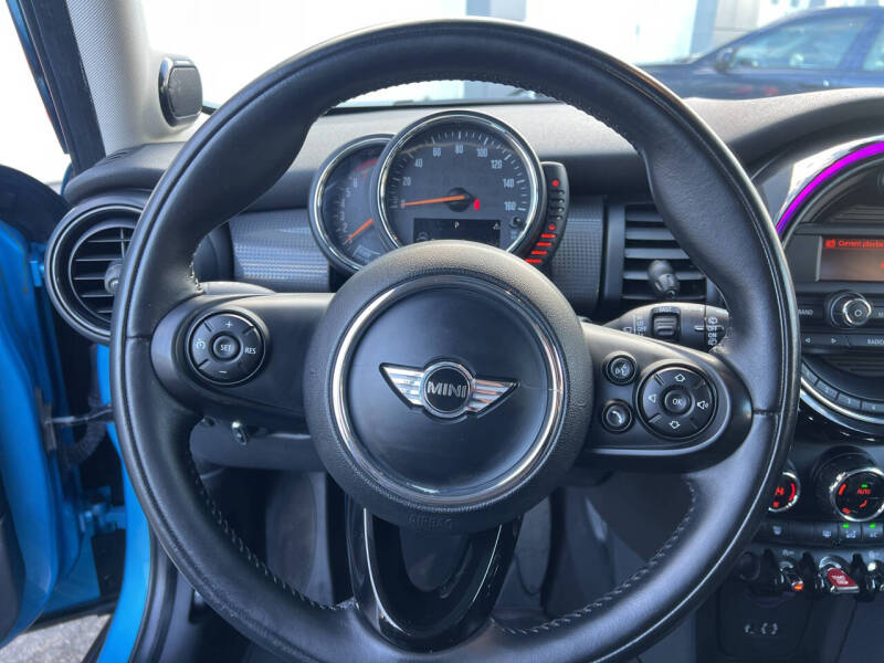 2015 MINI Cooper Base photo 21