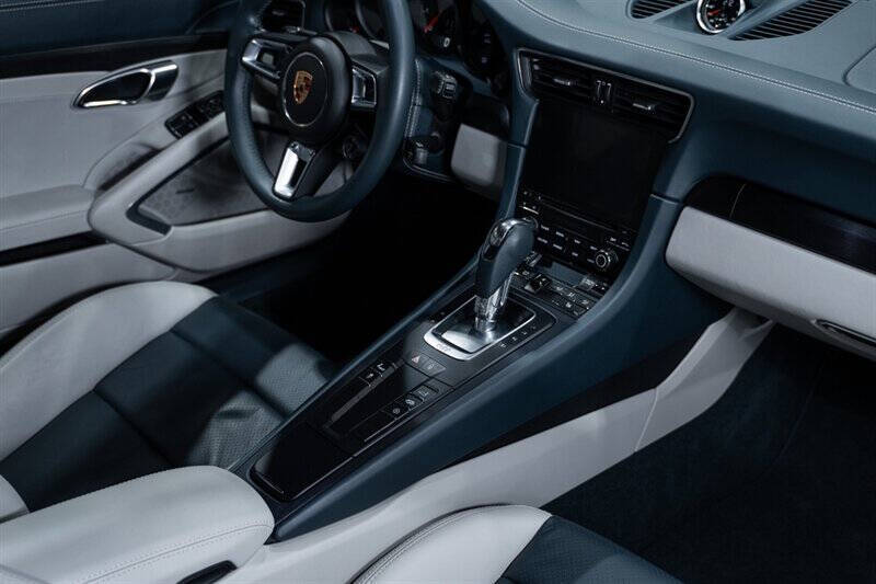 2019 Porsche 911 Carrera GTS