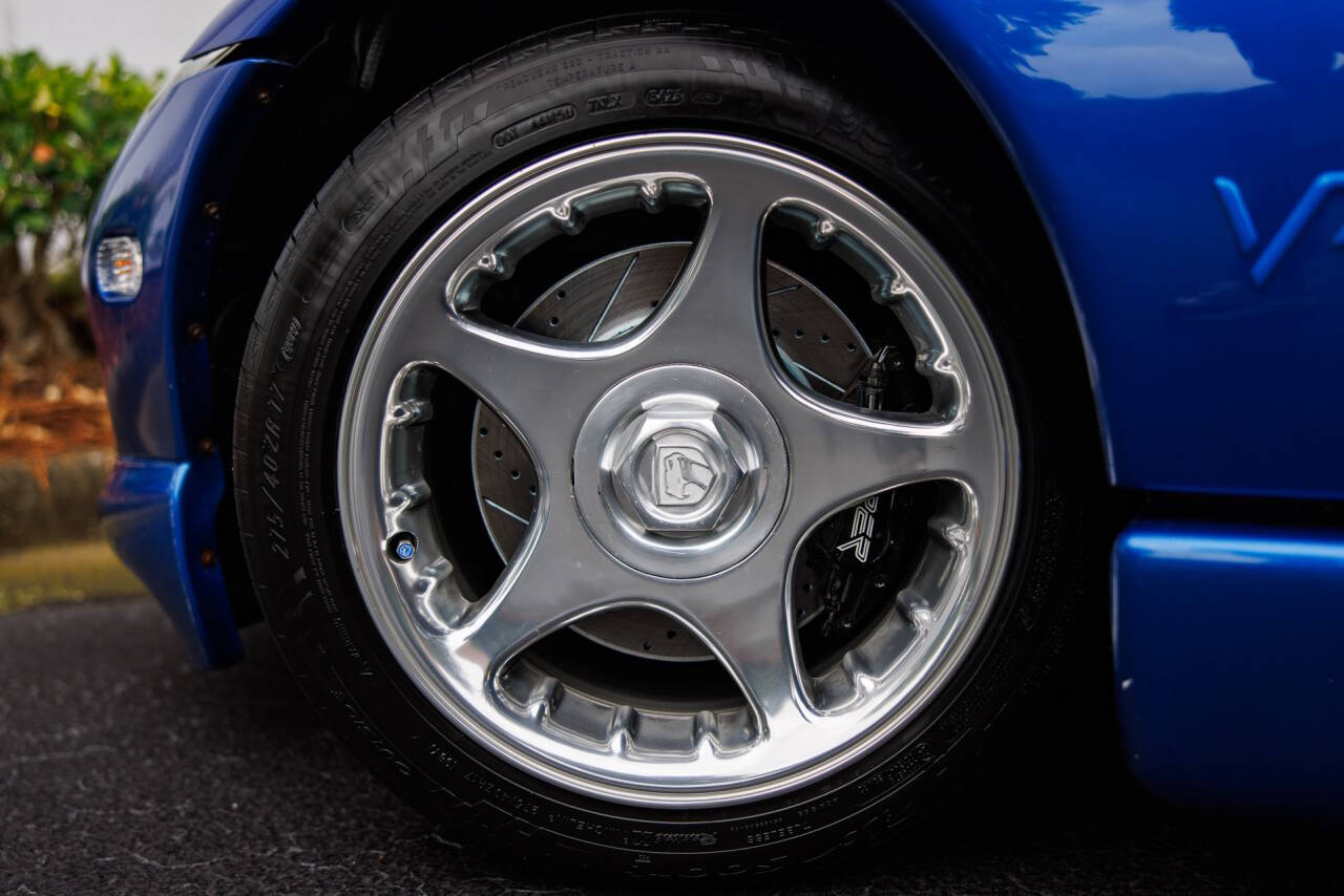 1997 Dodge Viper 33