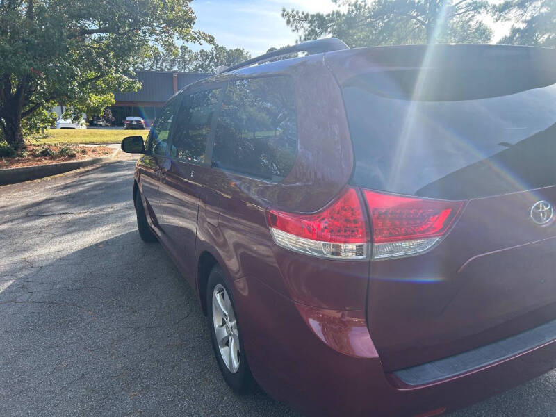 2011 Toyota Sienna LE 7-Passenger Auto Access Seat