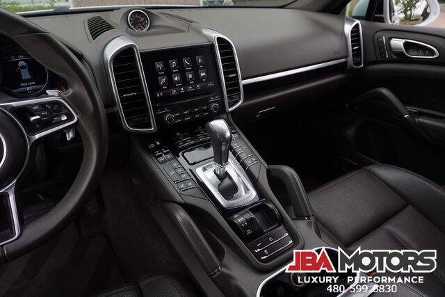 2017 Porsche Cayenne Platinum Edition
