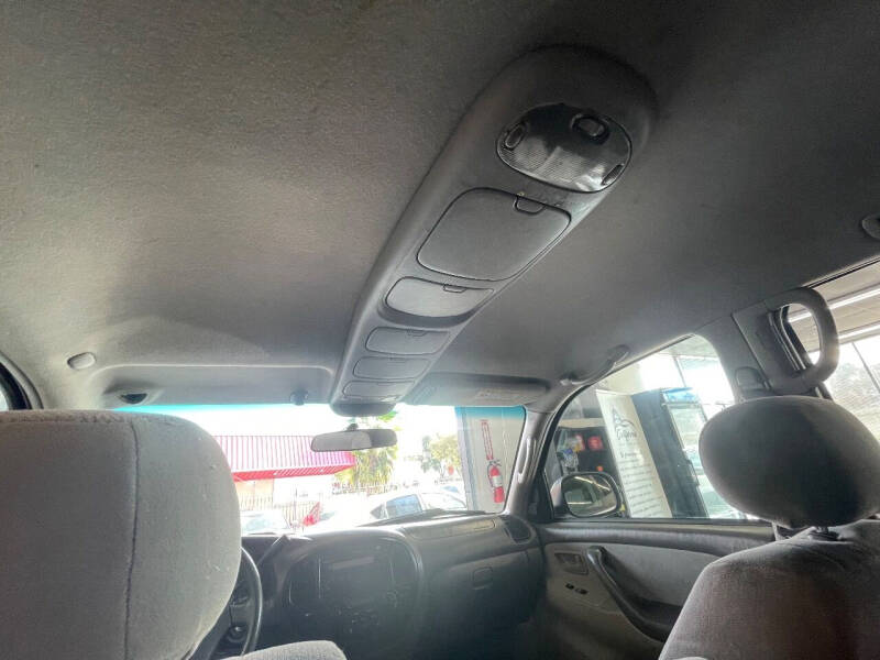 2004 Toyota Sequoia SR5