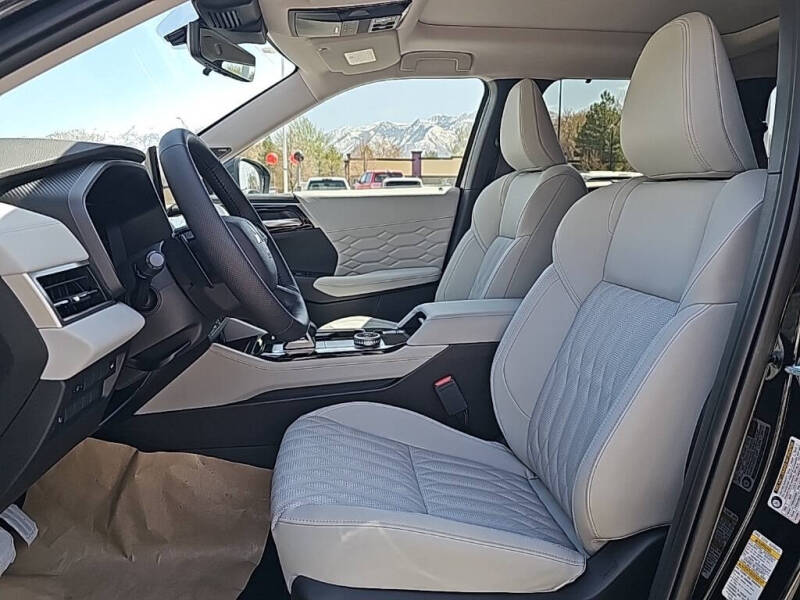 2025 Mitsubishi Outlander SEL Platinum Edition