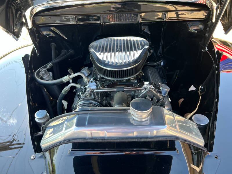 1947 Ford Super Deluxe