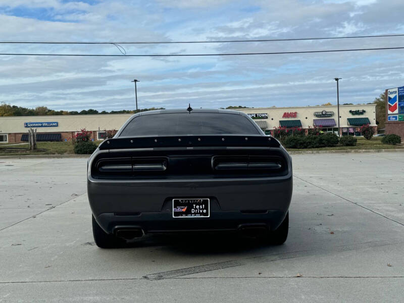 2018 Dodge Challenger SRT photo 18