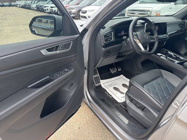 2025 Volkswagen Atlas Cross Sport SEL Premium R-Line 4Motion