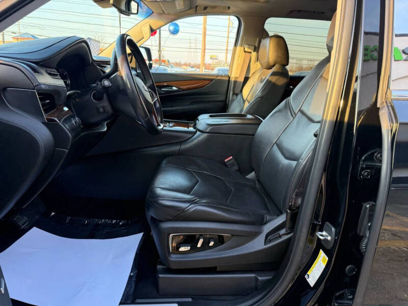 2016 Cadillac Escalade Luxury Collection