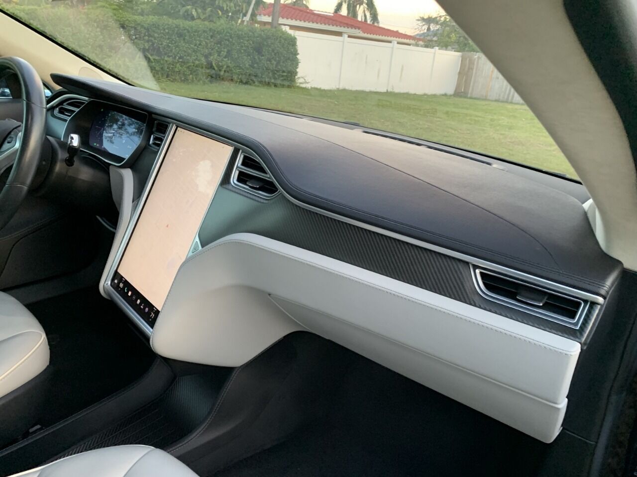 2014 Tesla Model S 52