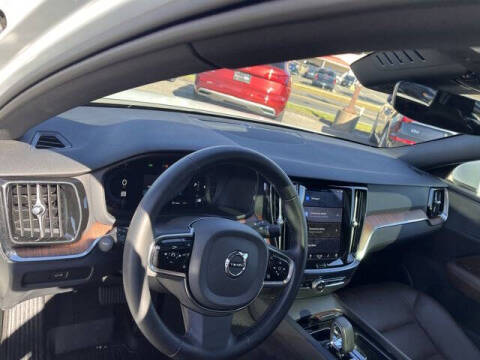 2024 Volvo V60 Cross Country B5 Plus