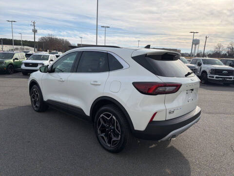 2026 Ford Escape Platinum