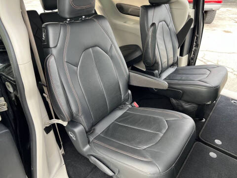 2017 Chrysler Pacifica Touring-L Plus