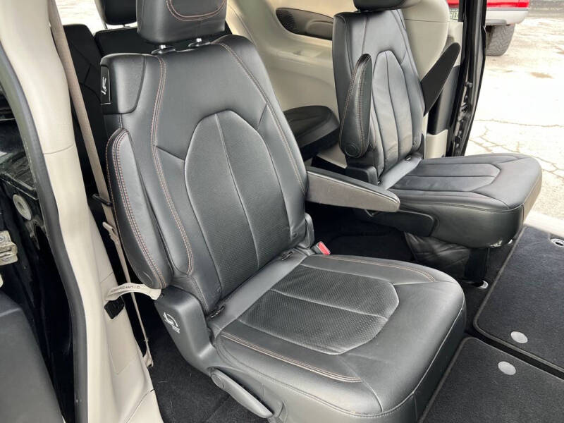 2017 Chrysler Pacifica Touring-L Plus