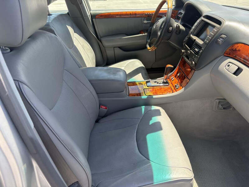 2005 Lexus LS 430