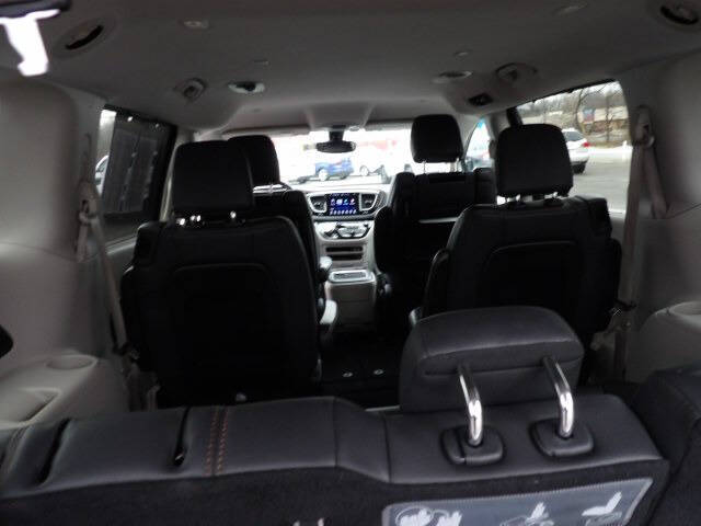 2017 Chrysler Pacifica Touring-L Plus