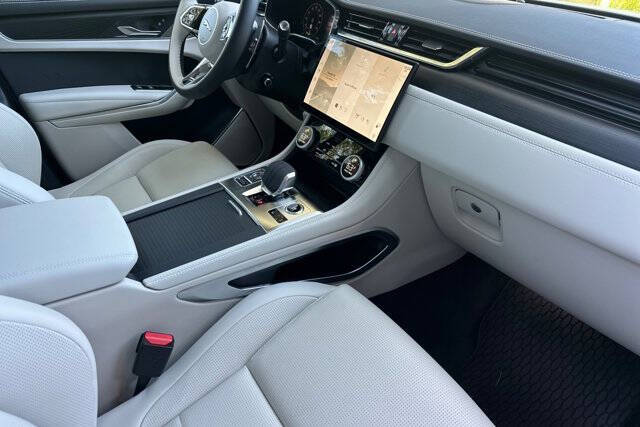 2025 Jaguar F-PACE P400 R-Dynamic S