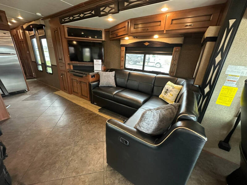 2015 Fleetwood RV Excursion 35B