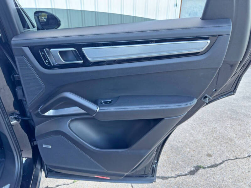 2021 Porsche Cayenne Turbo S E-Hybrid Coupe