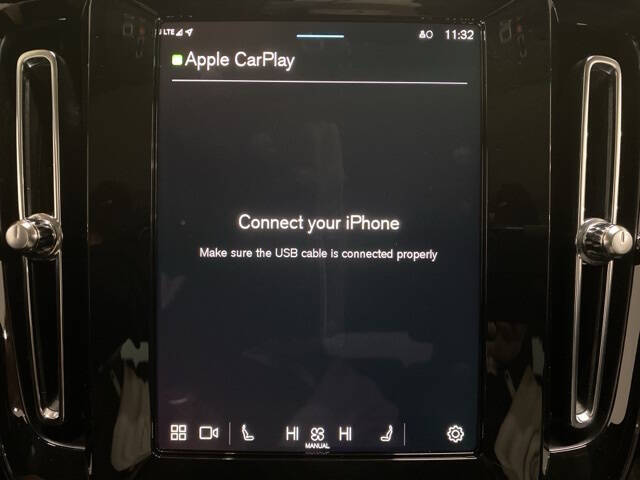 2025 Volvo XC40 B5 Plus Dark Theme