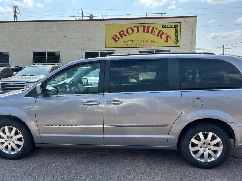 2014 Chrysler Town and Country Touring