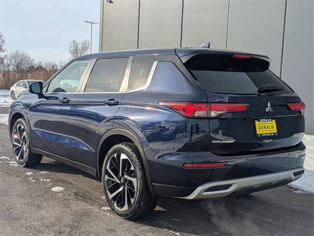 2022 Mitsubishi Outlander SE