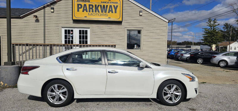 2015 Nissan Altima for sale at Parkway Motors in Springfield IL