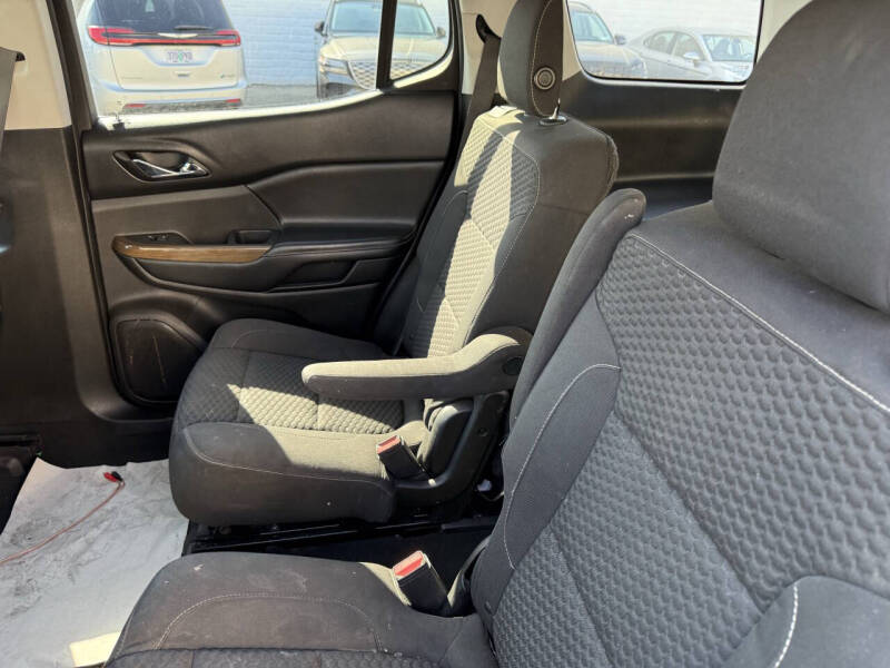 2017 GMC Acadia SLE-2