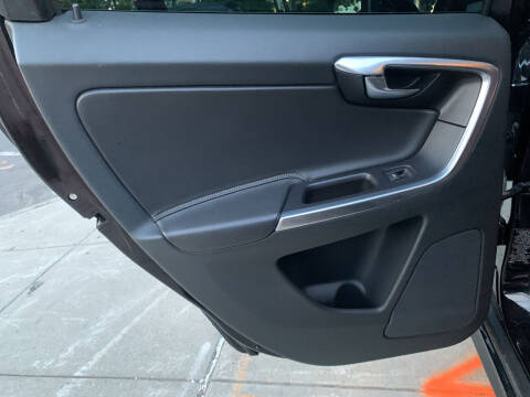 2016 Volvo XC60 T6 Drive-E R-Design