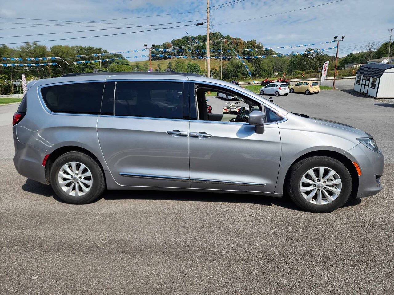 2017 Chrysler Pacifica for sale at Auto Energy in Lebanon, VA