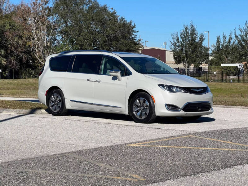 2017 Chrysler Pacifica Hybrid Platinum
