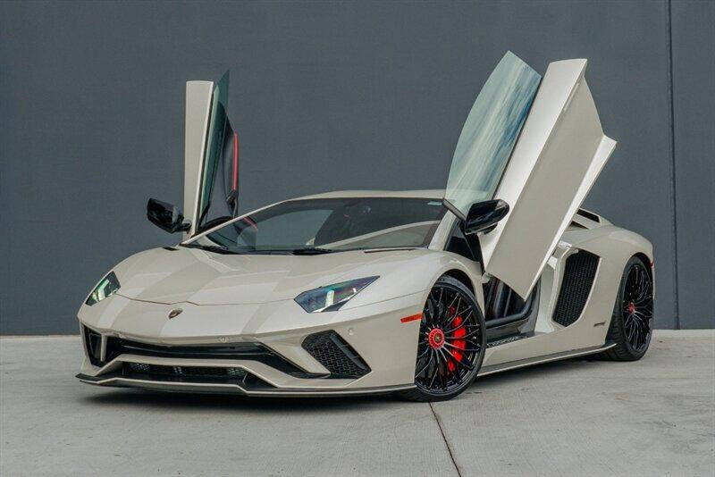 2017 Lamborghini Aventador LP 740-4 S