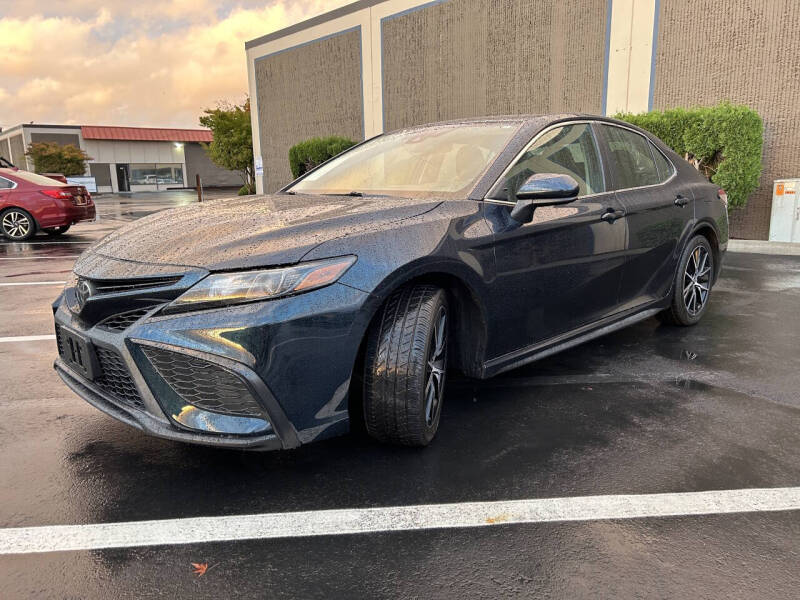 2021 Toyota Camry SE's photo