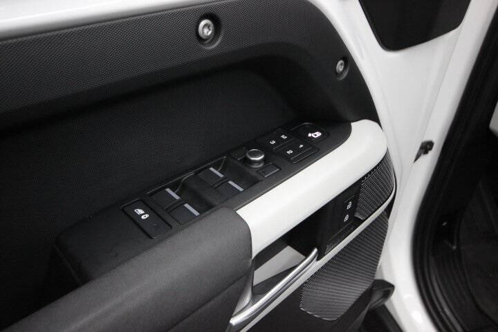 2020 Land Rover Defender 110 SE