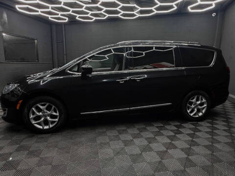 2017 Chrysler Pacifica Touring-L Plus