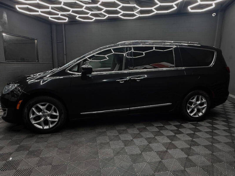 2017 Chrysler Pacifica Touring-L Plus