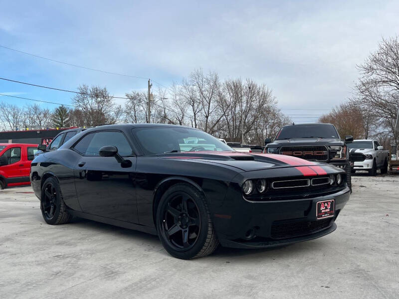 2015 Dodge Challenger SXT's photo