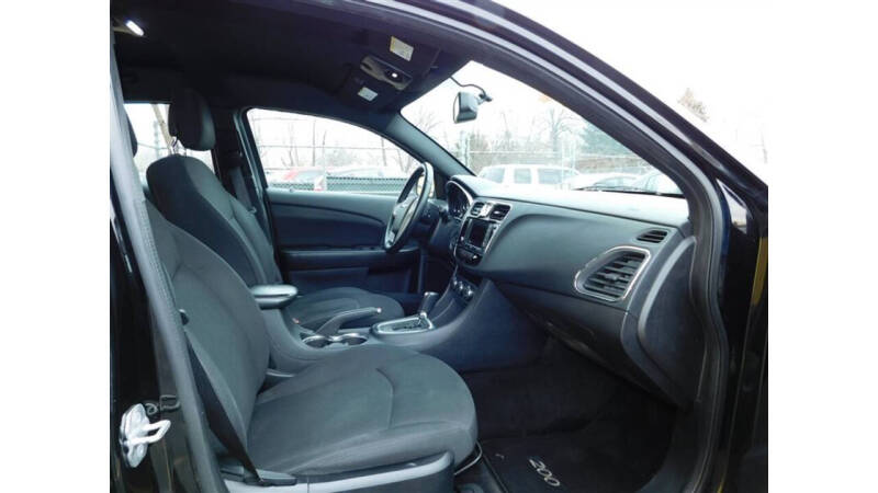 2013 Chrysler 200 Touring