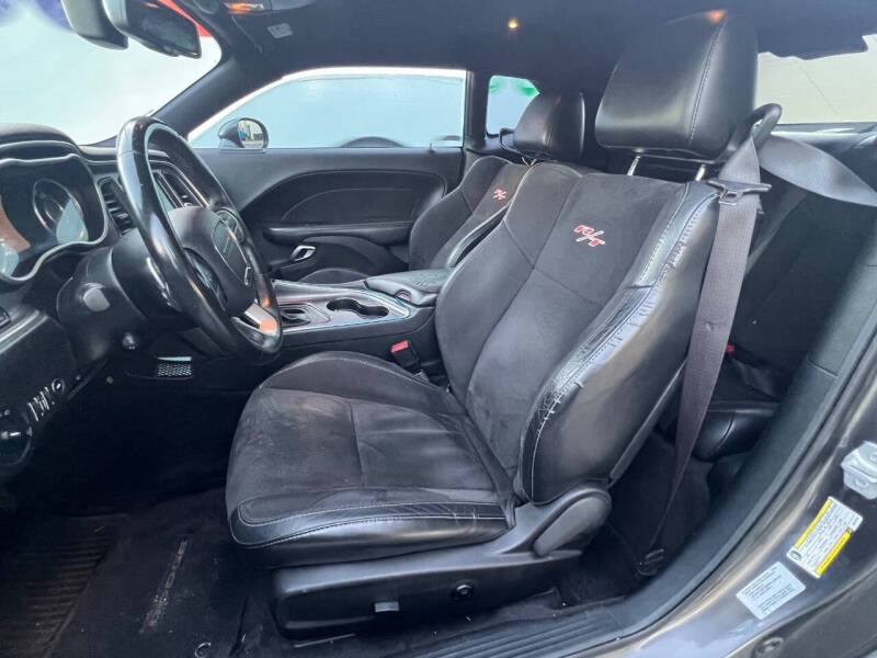 2016 Dodge Challenger 392 HEMI Scat Pack Shaker