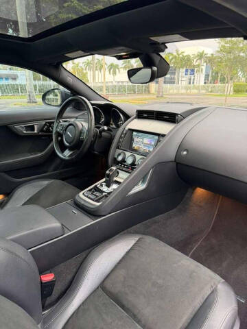 2017 Jaguar F-TYPE Premium