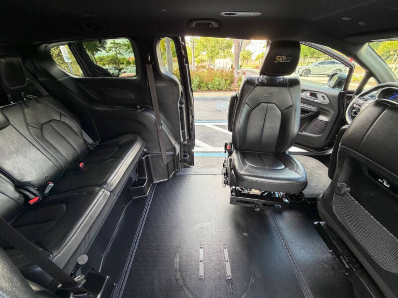 2021 Chrysler Pacifica Touring L