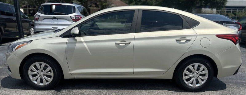 2019 Hyundai Accent SE photo 2