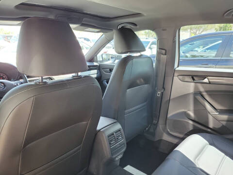 2022 Volkswagen Passat R-Line