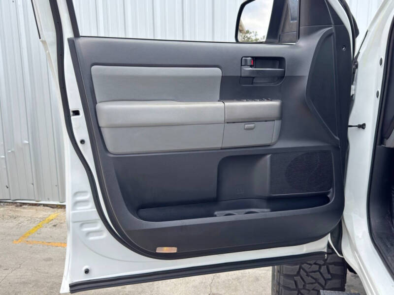 2016 Toyota Sequoia SR5