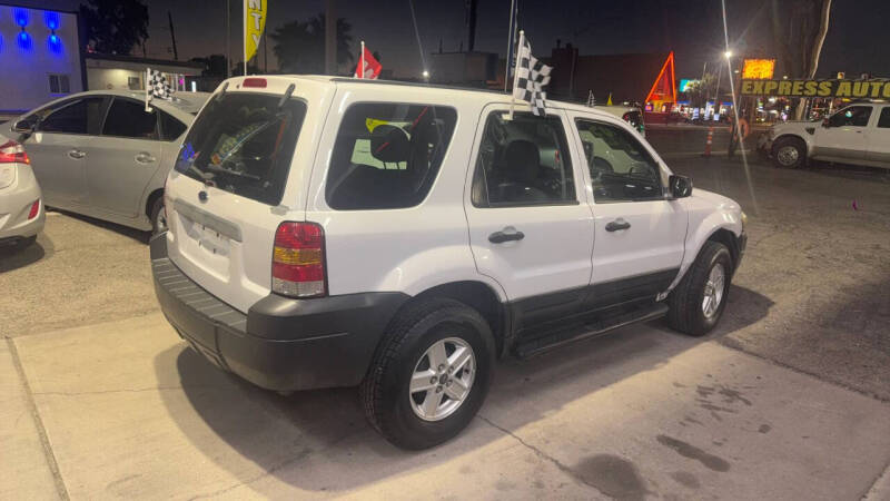 2005 Ford Escape XLS