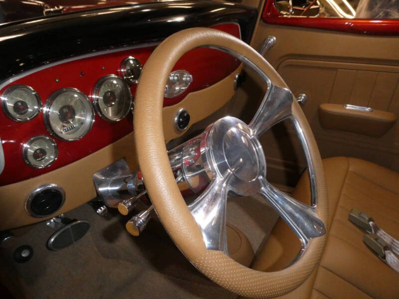 1933 Ford Custom Deluxe