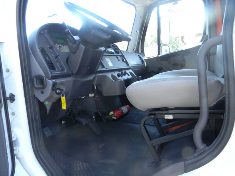 2017 Freightliner M2 106