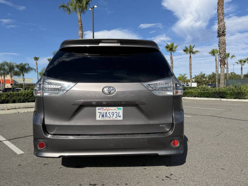 2017 Toyota Sienna SE 8-Passenger
